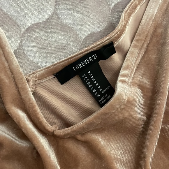 Velour dress - Picture 2 of 2